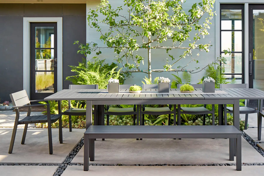 Why Aluminum is Great for Outdoor Dining Tables