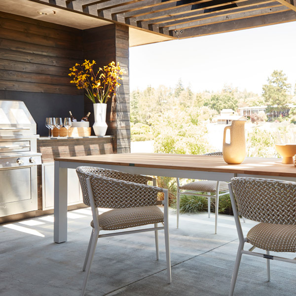 Indoor/outdoor living space with outdoor kitchen for mobile display
