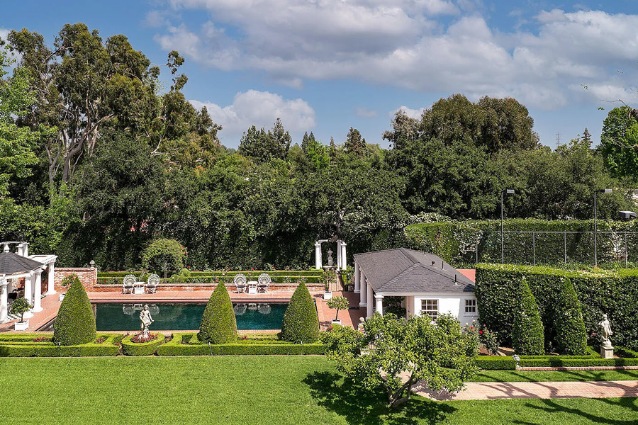 exquisite landscapes at the Stewart House estate