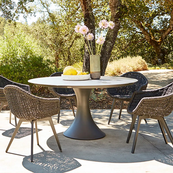 The round Bodega dining table with a pedestal base for mobile display