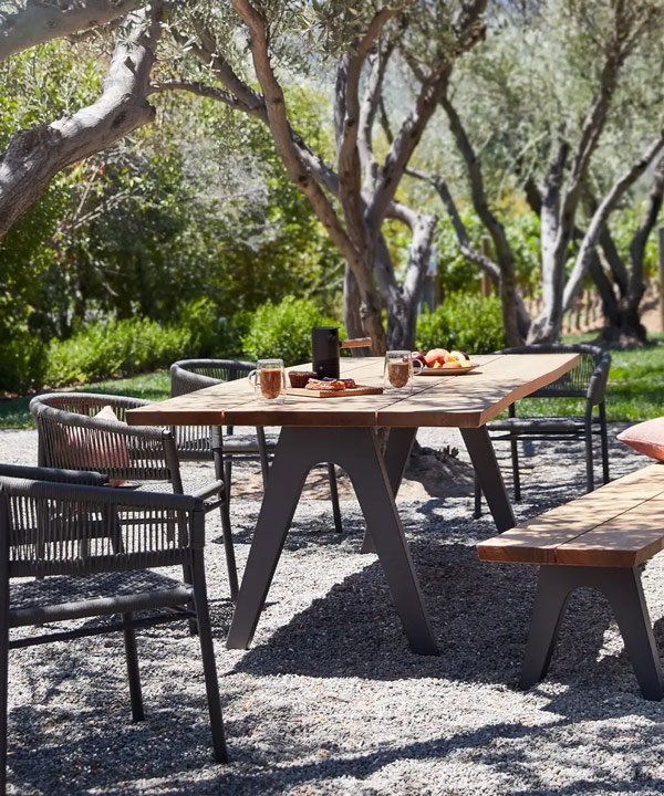 Montara table and bench with Atlantic chairs in outdoor dining area