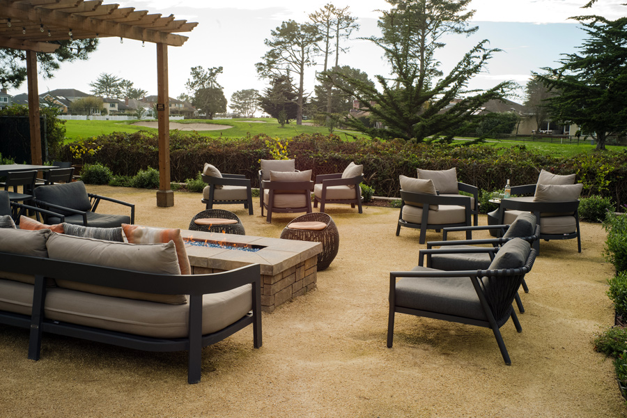 lounge furniture on outdoor terrace at the Half Moon Bay Lodge<br />
