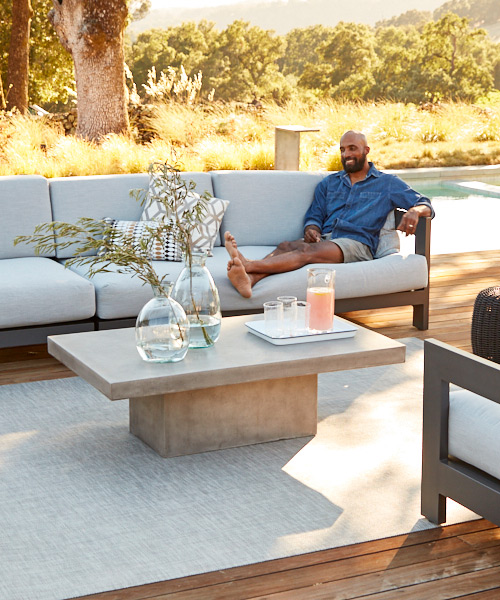 Tiburon seating in charcoal aluminum paired with a Mason coffee table and Chilewich floor mat