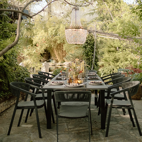 belvedere-hytch-mobile Belvedere extension dining table for al fresco use