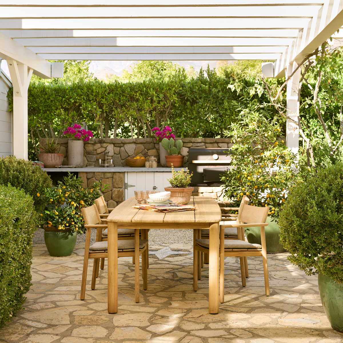 Stinson & Aptos teak in an idyllic SoCal patio space